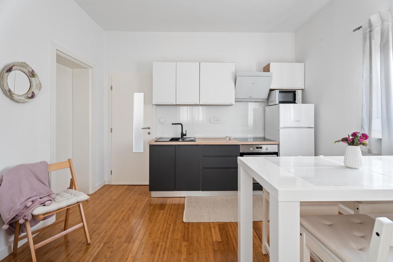 Apartments Dante Подстрана Екстериор снимка