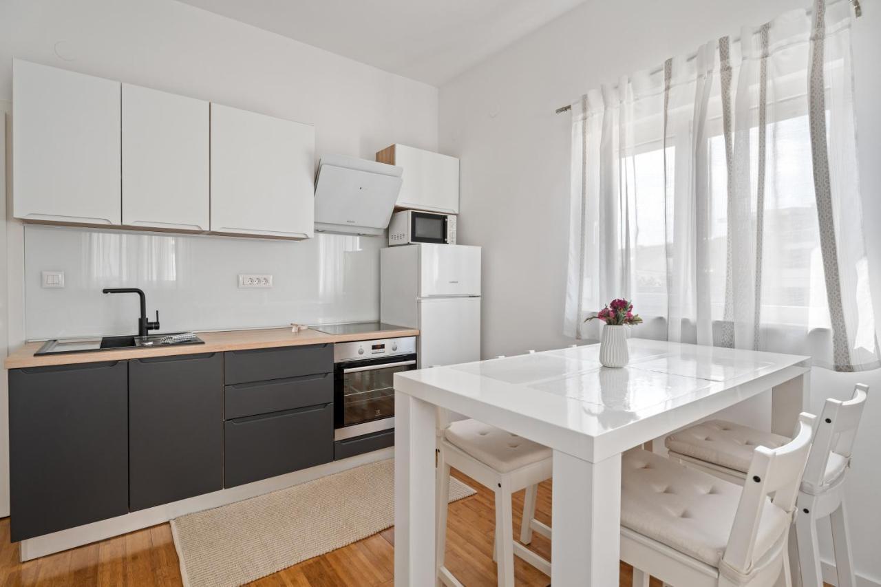Apartments Dante Подстрана Екстериор снимка