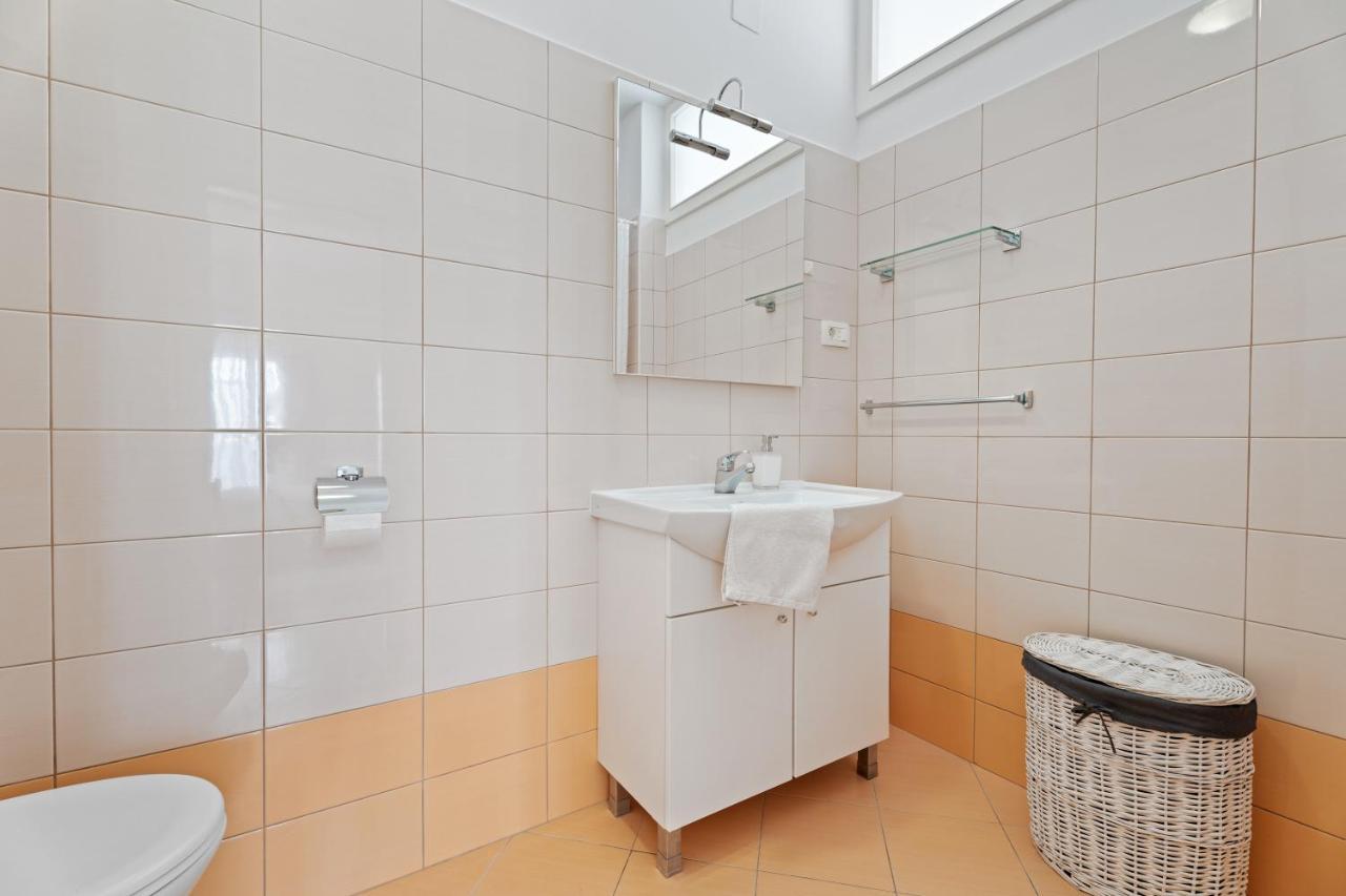 Apartments Dante Подстрана Екстериор снимка